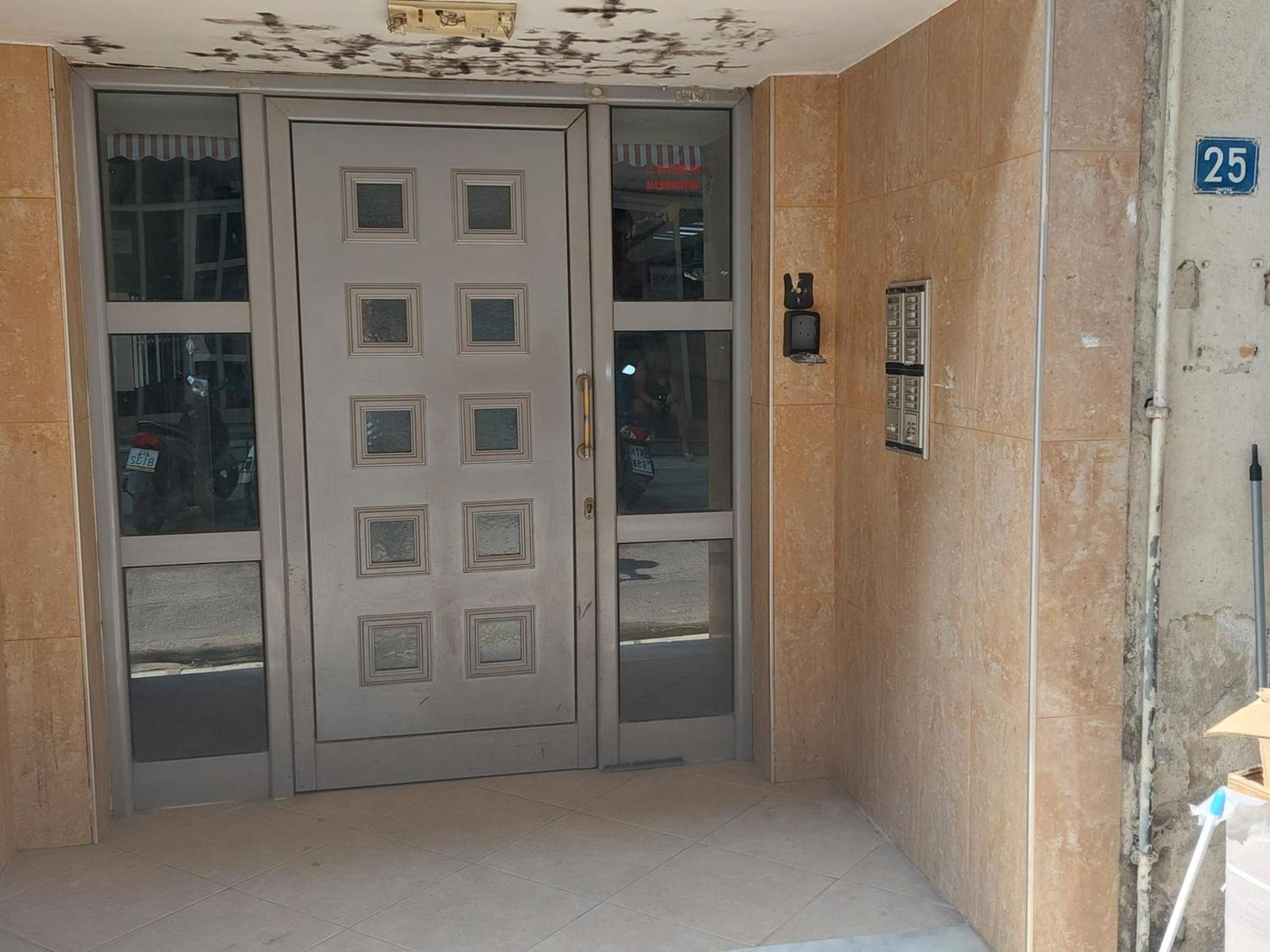 Small Studio Center 1 Thessaloniki Exterior photo